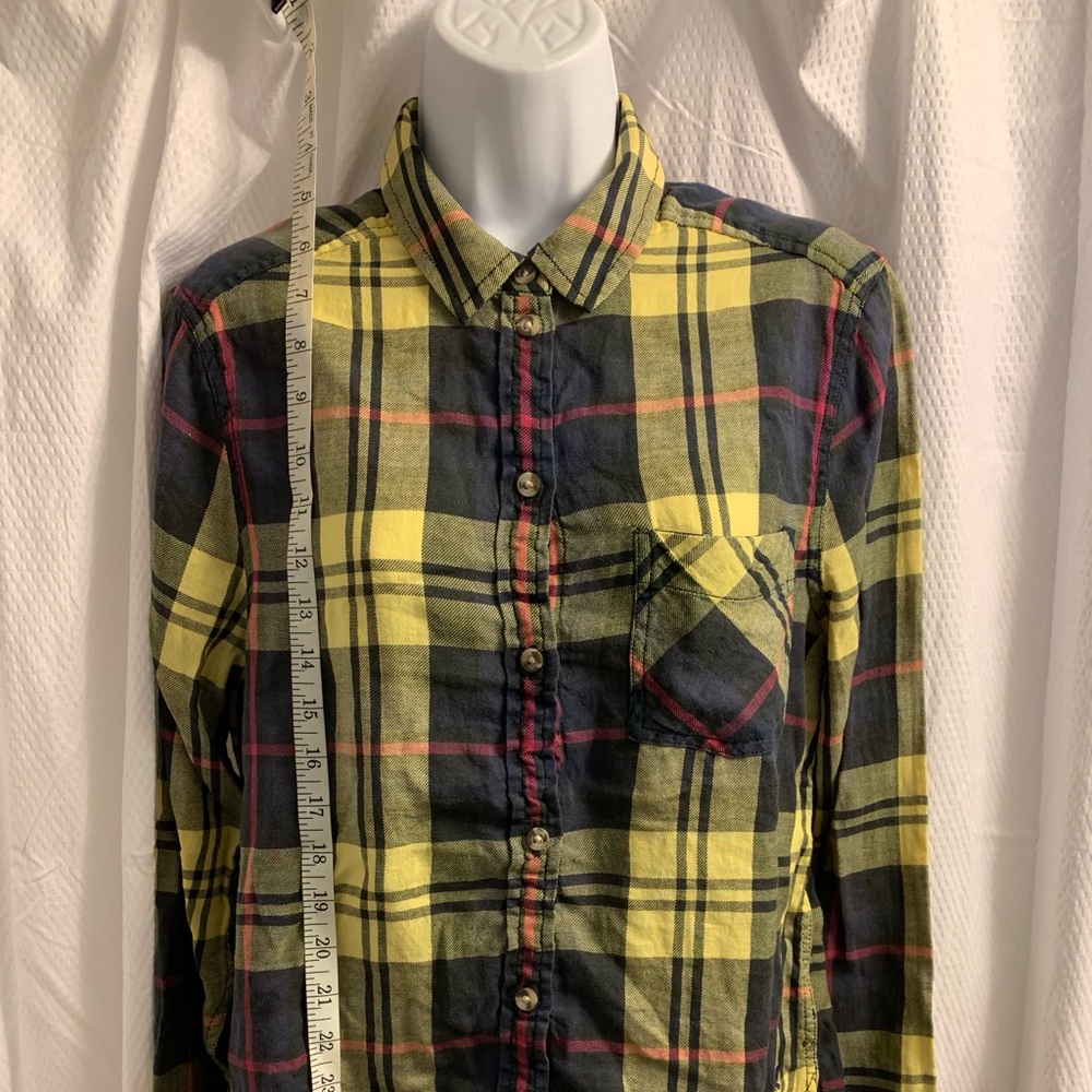 NEW WITH TAG - never worn American Eagle Outfitters boyfriend plaid shirt MEDIUM